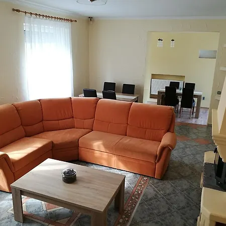 Levendula Apartman Apartment *