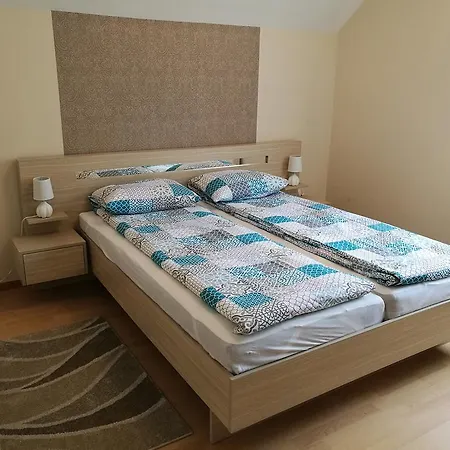 Levendula Apartman Apartment *
